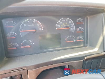 Zdjęcie 8 z 10 samochodu: 2017 VOLVO VNL SEMI TRUCK VIN:4V4NC9EH6HN973497 - miniatura