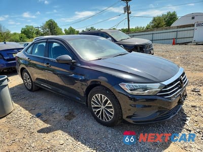 Czwarte zdjęcie samochodu z boku: 2019 VOLKSWAGEN JETTA S VIN:3VWC57BUXKM029462 - miniatura
