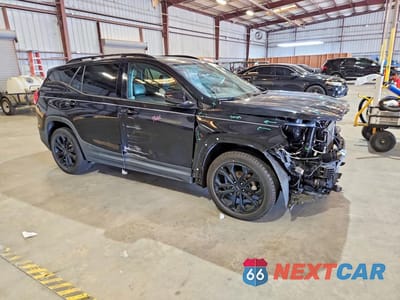 Czwarte zdjęcie samochodu z boku: 2021 GMC TERRAIN SLT VIN:3GKALPEVXML350421 - miniatura