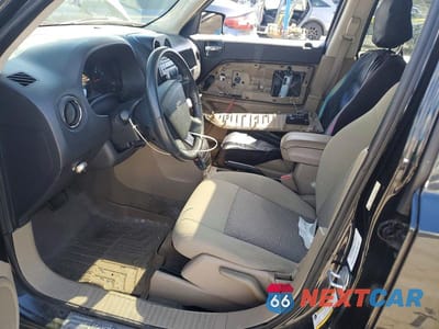 Zdjęcie 7 z 13 samochodu: 2010 JEEP PATRIOT SPORT VIN:1J4NF1GB5AD623605 - miniatura