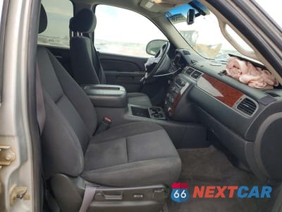 Zdjęcie 7 z 13 samochodu: 2011 CHEVROLET SUBURBAN K1500 LS VIN:1GNSKHE39BR279085 - miniatura