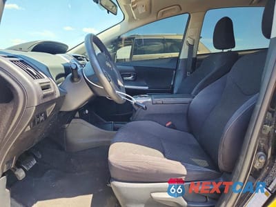 Zdjęcie 7 z 12 samochodu: 2017 TOYOTA PRIUS V TWO VIN:JTDZN3EU3HJ059345 - miniatura