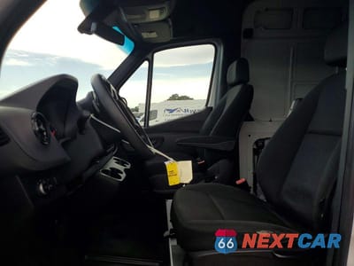 Zdjęcie 7 z 14 samochodu: 2021 MERCEDES-BENZ SPRINTER 2500 DELIVERY VAN VIN:W1W40CHY5MT052343 - miniatura