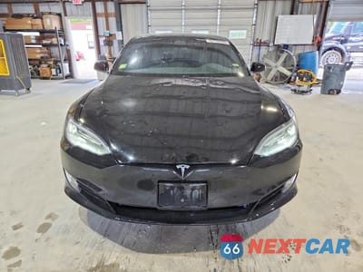 Piąte zdjęcie samochodu w środku: 2019 TESLA MODEL S VIN:5YJSA1E22KF304845 - miniatura