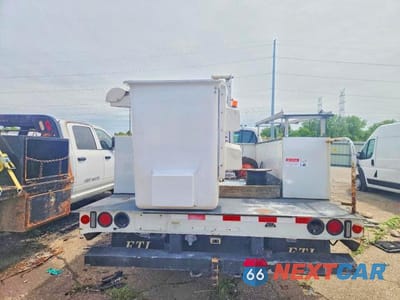 Zdjęcie 6 z 12 samochodu: 2011 FORD F450 SUPER - BUCKET TRUCK VIN:1FDUF4GY9BEC42063 - miniatura
