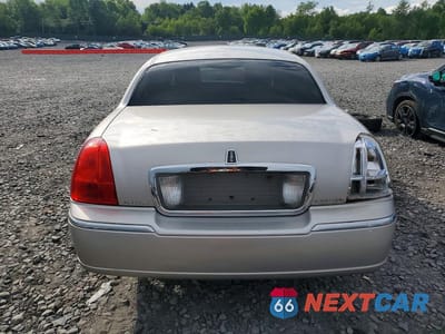 Zdjęcie 6 z 12 samochodu: 2011 LINCOLN TOWN CAR SIGNATURE LIMITED VIN:2LNBL8CV0BX756904 - miniatura