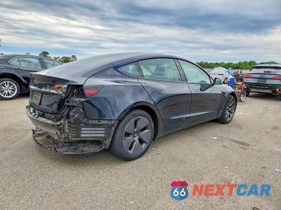 Trzecie zdjęcie samochodu z tyłu: 2023 TESLA MODEL 3 VIN:5YJ3E1EA4PF704400 - miniatura