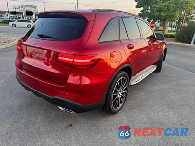 Czwarte zdjęcie samochodu z boku: 2018 MERCEDES-BENZ GLC 300 VIN:WDC0G4JB5JV079991 - miniatura