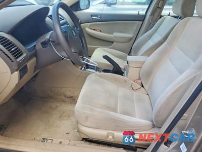 Zdjęcie 7 z 12 samochodu: 2004 HONDA ACCORD EX VIN:1HGCM566X4A170409 - miniatura