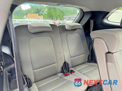 Zdjęcie 8 z 11 samochodu: 2018 HYUNDAI SANTA FE SE VIN:KM8SMDHF7JU271060 - miniatura