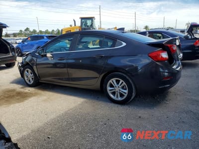 Drugie zdjęcie samochodu z przodu: 2017 CHEVROLET CRUZE LT VIN:1G1BE5SM8H7270855 - miniatura