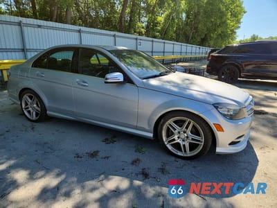 Czwarte zdjęcie samochodu z boku: 2011 MERCEDES-BENZ C 300 4MATIC VIN:WDDGF8BB9BR148615 - miniatura