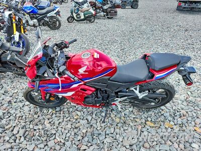 Trzecie zdjęcie samochodu z tyłu: 2025 HONDA CBR500 RA VIN:MLHPC7057S5100822 - miniatura
