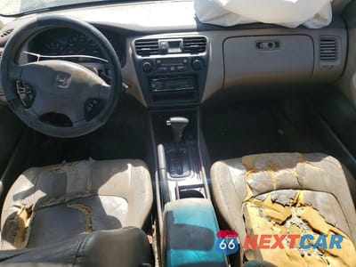 Zdjęcie 8 z 14 samochodu: 2000 HONDA ACCORD EX VIN:1HGCG1653YA039349 - miniatura