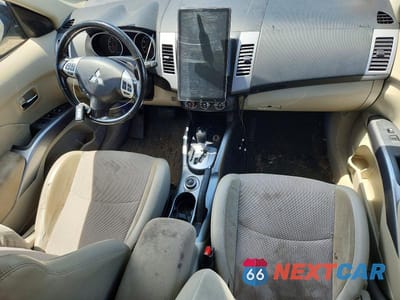 Zdjęcie 8 z 12 samochodu: 2012 MITSUBISHI OUTLANDER SE VIN:JA4JT3AW5CU002737 - miniatura