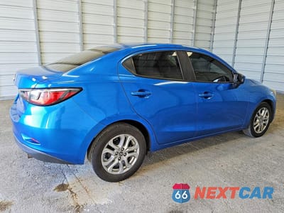 Trzecie zdjęcie samochodu z tyłu: 2017 TOYOTA YARIS IA BASE VIN:3MYDLBYV0HY196254 - miniatura