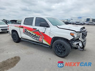 Czwarte zdjęcie samochodu z boku: 2021 TOYOTA TUNDRA SR5 VIN:5TFDY5F19MX037827 - miniatura