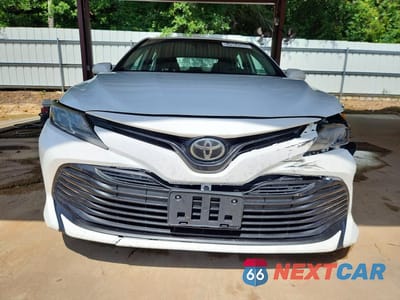 Piąte zdjęcie samochodu w środku: 2019 TOYOTA CAMRY LE VIN:4T1B11HKXKU769176 - miniatura