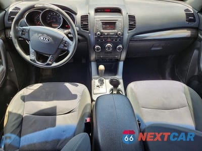 Zdjęcie 8 z 13 samochodu: 2013 KIA SORENTO LX VIN:5XYKTCA62DG322465 - miniatura