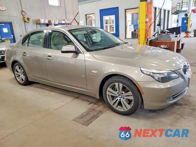 Czwarte zdjęcie samochodu z boku: 2010 BMW 528 XI VIN:WBANV1C51AC159983 - miniatura