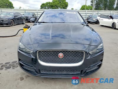 Piąte zdjęcie samochodu w środku: 2019 JAGUAR XE PREMIUM VIN:SAJAD4FX3KCP46739 - miniatura