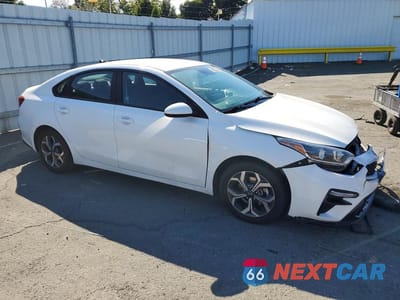 Czwarte zdjęcie samochodu z boku: 2021 KIA FORTE LXS VIN:3KPF24AD9ME302414 - miniatura