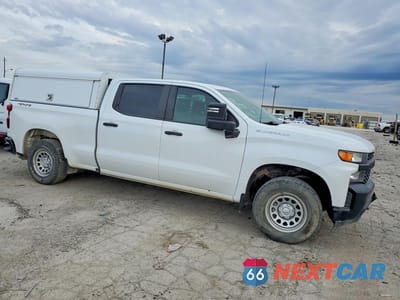 Czwarte zdjęcie samochodu z boku: 2020 CHEVROLET SILVERADO K1500 VIN:1GCPYAEH4LZ124199 - miniatura