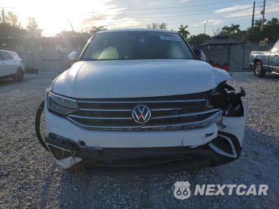 Piąte zdjęcie samochodu w środku: 2022 VOLKSWAGEN TIGUAN S VIN:3VV1B7AX1NM004261 - miniatura