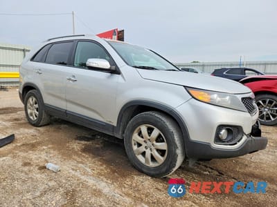 Czwarte zdjęcie samochodu z boku: 2013 KIA SORENTO LX VIN:5XYKTCA64DG401636 - miniatura