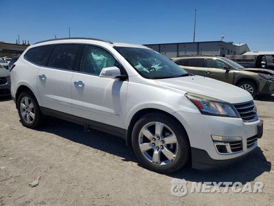 Czwarte zdjęcie samochodu z boku: 2017 CHEVROLET TRAVERSE PREMIER VIN:1GNKVJKD4HJ138069 - miniatura