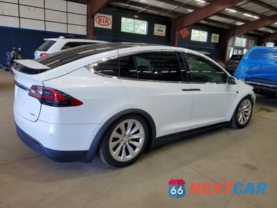 Trzecie zdjęcie samochodu z tyłu: 2016 TESLA MODEL X VIN:5YJXCBE2XGF027827 - miniatura