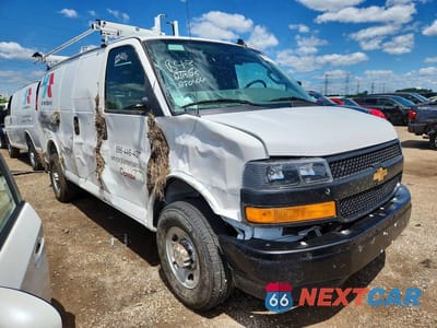 Czwarte zdjęcie samochodu z boku: 2025 CHEVROLET EXPRESS G2500 VIN:1GCWGAFP4S1280406 - miniatura