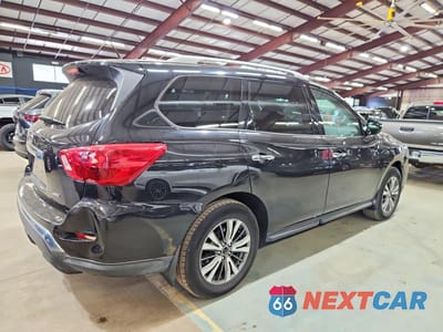 Trzecie zdjęcie samochodu z tyłu: 2017 NISSAN PATHFINDER S VIN:5N1DR2MM0HC696719 - miniatura