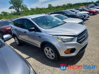Czwarte zdjęcie samochodu z boku: 2017 FORD ESCAPE S VIN:1FMCU0F7XHUD54498 - miniatura