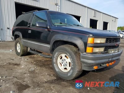 Czwarte zdjęcie samochodu z boku: 1998 CHEVROLET TAHOE K1500 VIN:3GNEK18R0WG124791 - miniatura