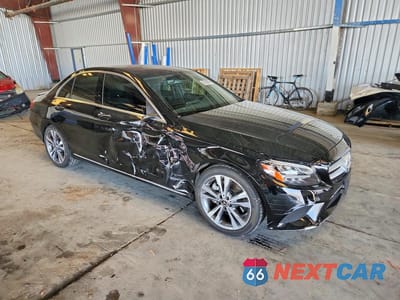Czwarte zdjęcie samochodu z boku: 2021 MERCEDES-BENZ C 300 VIN:W1KWF8DB1MR638557 - miniatura