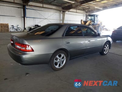 Trzecie zdjęcie samochodu z tyłu: 2000 LEXUS ES 300 VIN:JT8BF28GXY5102777 - miniatura