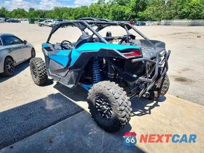 Trzecie zdjęcie samochodu z tyłu: 2022 CAN-AM MAVERICK X3 UTILITY VEHICLE VIN:3JBVGAY48NE001316 - miniatura