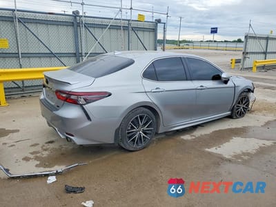 Trzecie zdjęcie samochodu z tyłu: 2024 TOYOTA CAMRY SE VIN:4T1S11AK3RU210542 - miniatura