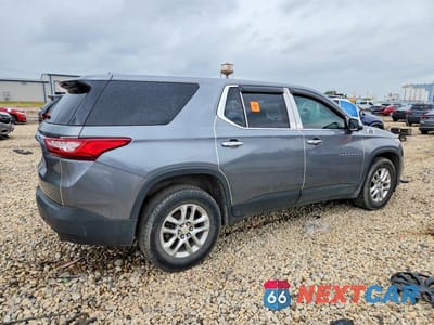 Trzecie zdjęcie samochodu z tyłu: 2018 CHEVROLET TRAVERSE LS VIN:1GNERFKW9JJ227576 - miniatura