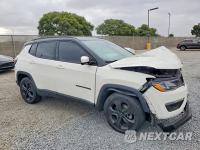 Czwarte zdjęcie samochodu z boku: 2020 JEEP COMPASS LATITUDE VIN:3C4NJCBB0LT147588 - miniatura