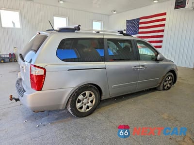 Trzecie zdjęcie samochodu z tyłu: 2010 KIA SEDONA LX VIN:KNDMG4C39A6343348 - miniatura