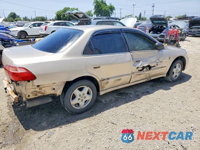 Trzecie zdjęcie samochodu z tyłu: 2000 HONDA ACCORD EX VIN:1HGCG1657YA047924 - miniatura