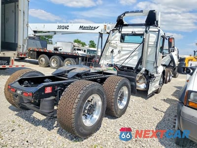 Czwarte zdjęcie samochodu z boku: 2026 VOLVO VNR VIN:4V4WC9DH8TN713536 - miniatura