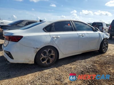 Trzecie zdjęcie samochodu z tyłu: 2019 KIA FORTE LXS VIN:3KPF24AD9KE112920 - miniatura