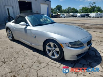 Czwarte zdjęcie samochodu z boku: 2006 BMW Z4 3.0 VIN:4USBU33576LW66294 - miniatura