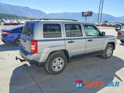 Trzecie zdjęcie samochodu z tyłu: 2015 JEEP PATRIOT SPORT VIN:1C4NJPBA4FD191103 - miniatura