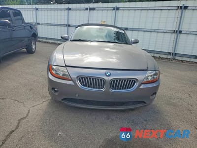 Piąte zdjęcie samochodu w środku: 2004 BMW Z4 3.0 VIN:4USBT53564LT27442 - miniatura