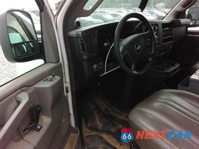 Zdjęcie 8 z 12 samochodu: 2018 CHEVROLET EXPRESS G2500 VIN:1GCWGAFP2J1183185 - miniatura