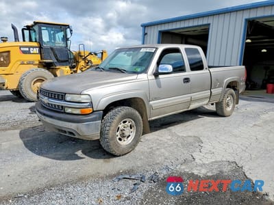 2000 CHEVROLET SILVERADO K2500 1GCGK29U2YZ170801 - główne zdjęcie licytacji z USA - miniatura